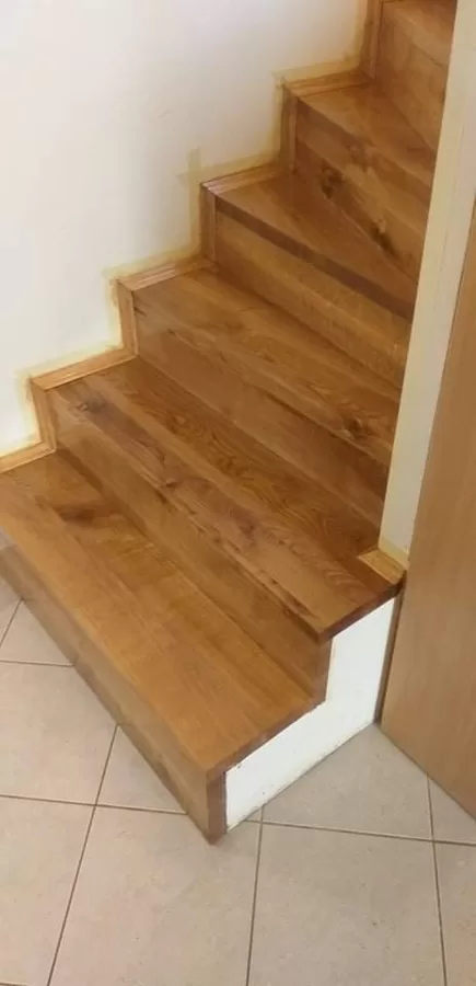 TÖLGY LÉPCSŐ