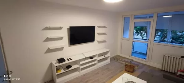 TV ÁLLVÁNY ÉS POLCOK